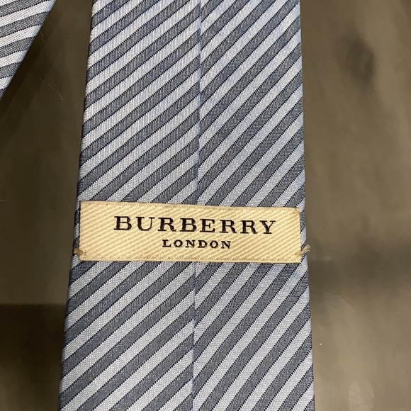 Burberry tie - Picture 4 of 6